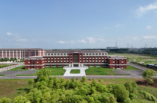 长春工业大学三栋现代产业学院实习实训楼雷竞技项目施···